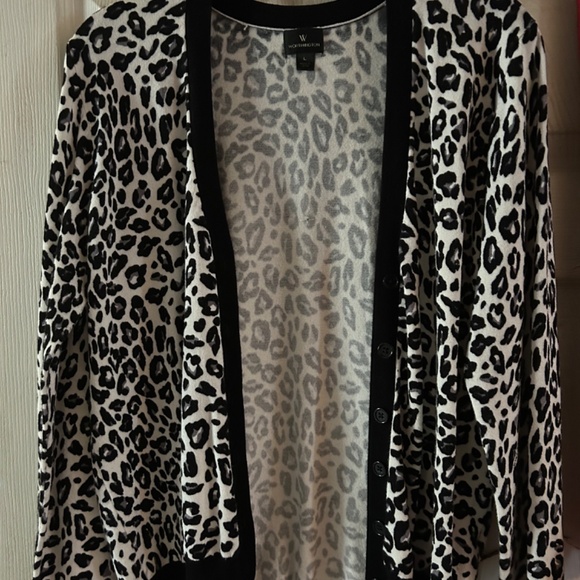 Women’s Cardigan - Picture 2 of 4